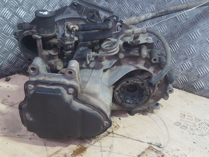 КПП 1.8 2.0 VW Passat B3 B4 Vento Golf III Seat Toledo 2.0 бензин (куліса під троса) | Коробка передач механічна 5-ступка AFE фото